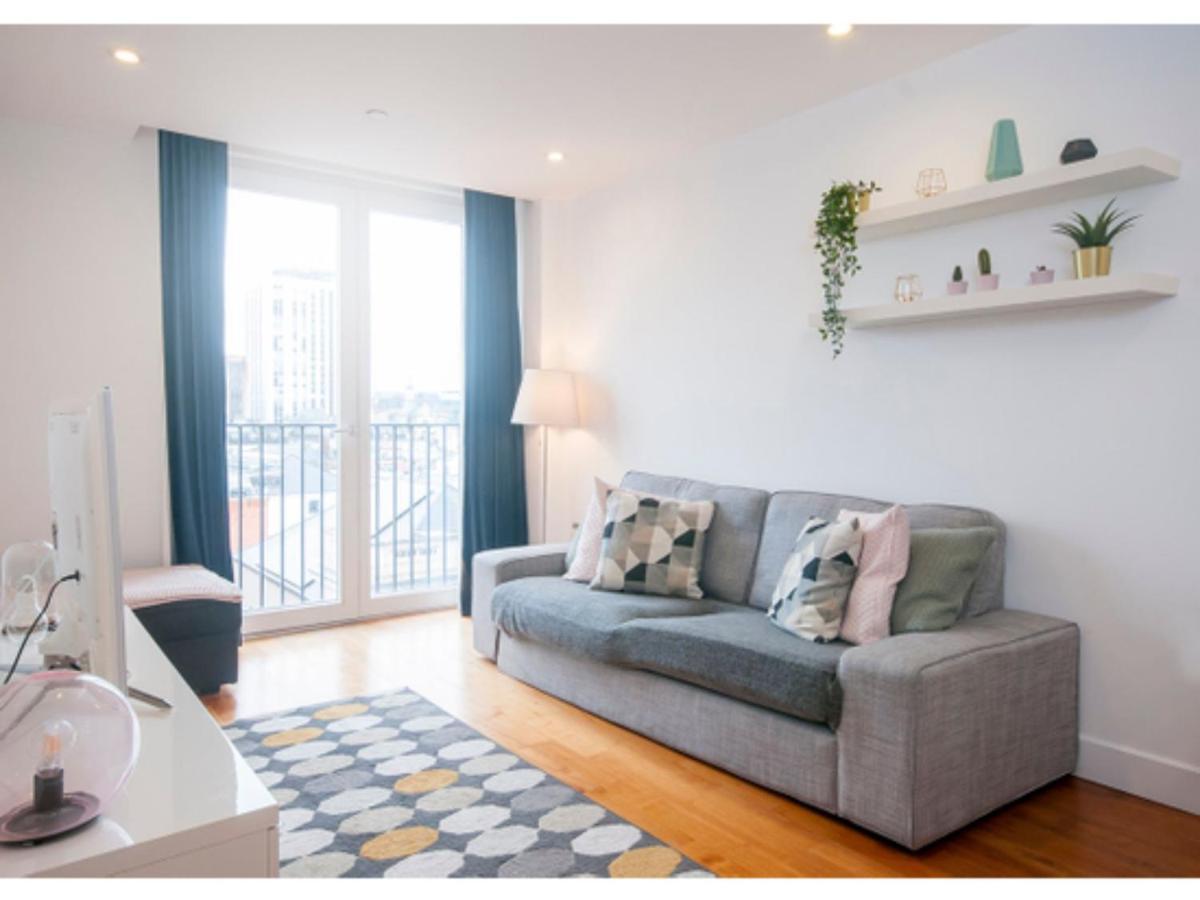 The Most Central Apartment In Кардиф Екстериор снимка