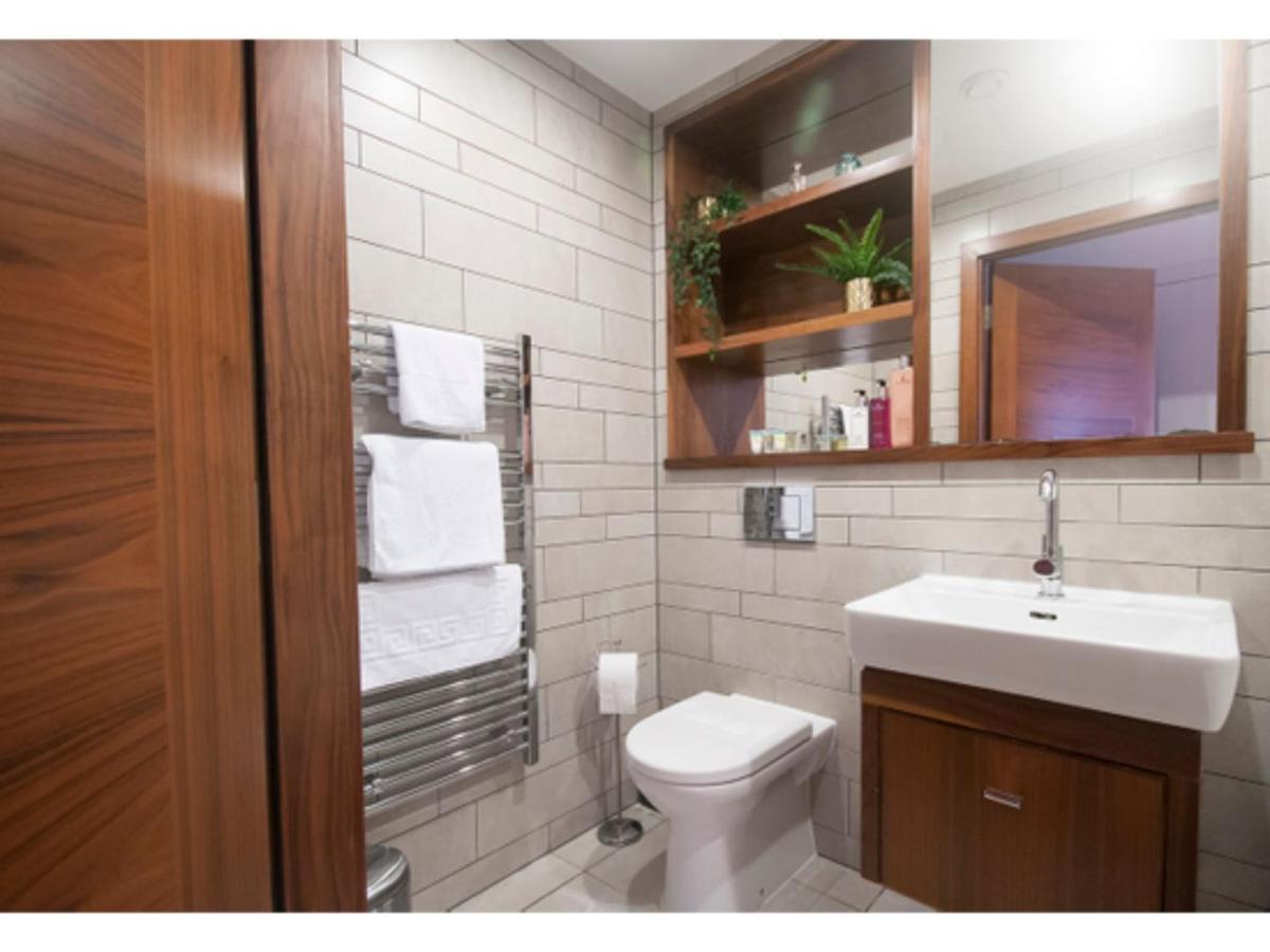 The Most Central Apartment In Кардиф Екстериор снимка