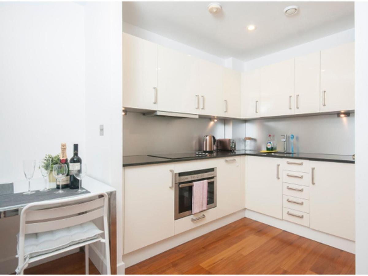 The Most Central Apartment In Кардиф Екстериор снимка