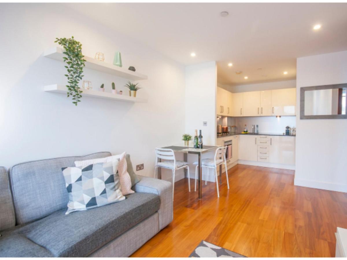 The Most Central Apartment In Кардиф Екстериор снимка
